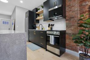 Sleek Brand New 1 Bedroom Condo - Downtown Luxury!