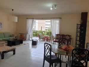 Comfortable apartment by the Metro