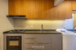 Apto 3Q c varanda - 240m do mar Meia Praia EIO203