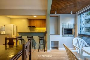 Apto 3Q c varanda - 240m do mar Meia Praia EIO203