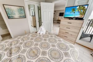 Pools,vistas,2 bedrooms, 2nd floor, Palace Resort!