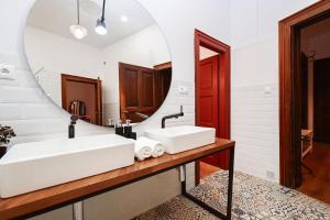 Lots of space near the Presidential Palace