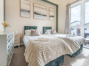 Etihad Stadium Stay for Contractors with Free Parking & Wifi Near The City Stays