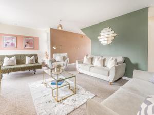 Etihad Stadium Stay for Contractors with Free Parking & Wifi Near The City Stays