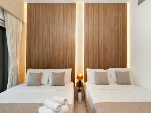 Stylish 1BR DOWNTOWN Apartment with BALCONY - NEXT TO DUBAI MALL & BURJ KHALIFA