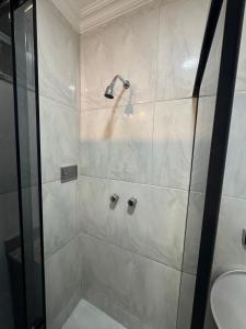 Conforto a 50 metros da Praia Posto 6 JN44-503