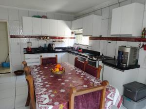 Casa confortável em condomínio de luxo