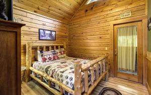 Best Value Cabin Hot Tub Arcade Close to Strip