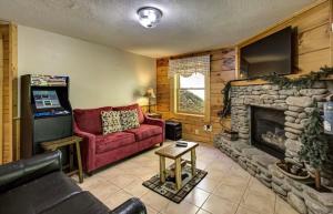 Best Value Cabin Hot Tub Arcade Close to Strip