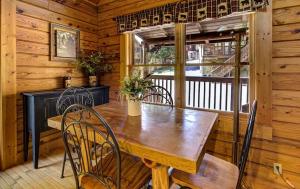 Best Value Cabin Hot Tub Arcade Close to Strip