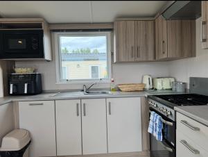 3 bedroom Caravan Manor Park Free WiFi , Linen not included , Pets stay free