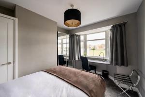 The Willow, Stylish & Central Home with Parking