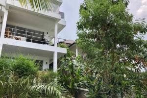 Hillside 2Br Apartment Shared Pool