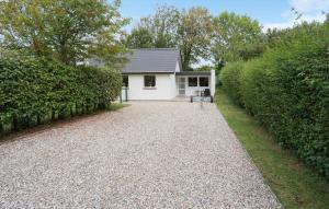 3 Bedroom Amazing Home In Lundby