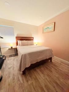 Modern Studio with Exterior Independent Entrance