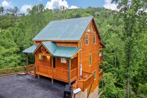 New Listing - Dollywood - HotTub - Arcade - Grill