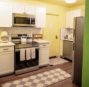 NEW! The Spoonbill House - 2 Kings 1 Full, 10 Minutes to Downtown, 10 minutes to Airport