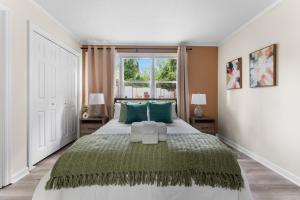 Luxury 4BR Pool Jacuzzi Arcade USC Ft Jackson