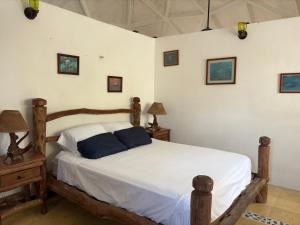 House with Pool, Rooftop, Terrace & Bar, AC