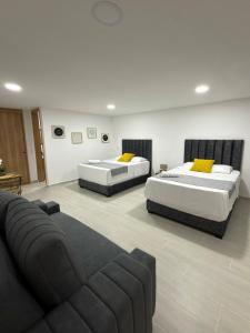 Nuevo apartamento en plaza principal de Guatape