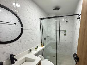 Nuevo apartamento en plaza principal de Guatape