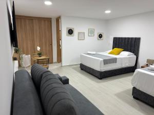 Nuevo apartamento en plaza principal de Guatape