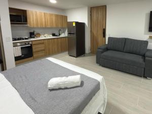 Nuevo apartamento en plaza principal de Guatape