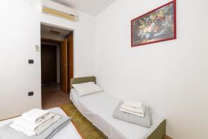 Apartments by the sea Cove Pokrivenik, Hvar - 2073