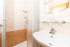 Apartments by the sea Cove Pokrivenik, Hvar - 2073