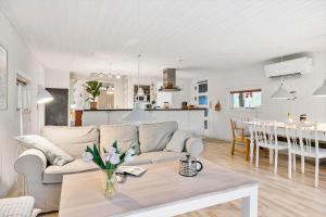 TV1557-Albaek-Apollonvej-1