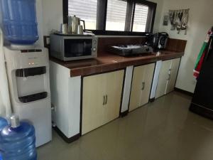 Framelyns Suites in Breezy Tagaytay