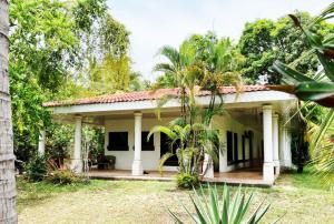 Casa Ylang Ayala, Spacious Palo Seco Pool Home!