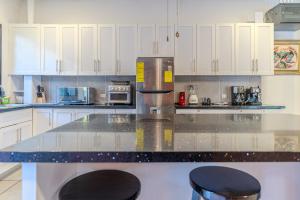 San Diego Beach House, near La Lib and Surf City