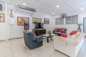 San Diego Beach House, near La Lib and Surf City