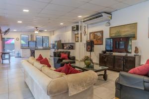 San Diego Beach House, near La Lib and Surf City