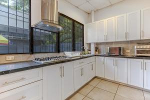 San Diego Beach House, near La Lib and Surf City