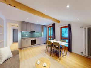 Chalet with Stunning Mountain Views