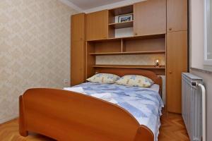 Apartments with parking space Lopar, Rab - 24617