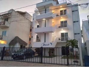 2 bed 2 bath condo, steps from the beach