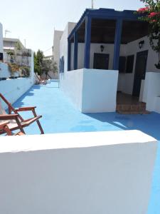 Jorgos studios Milos Greece