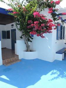 Jorgos studios Milos Greece
