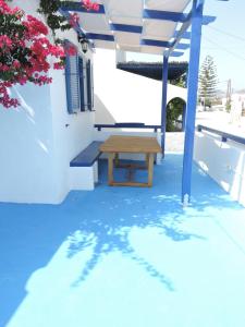 Jorgos studios Milos Greece