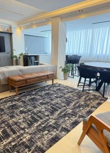 Apartamento Guarujá, com sacada vista mar! Pé na areia, Lindo!