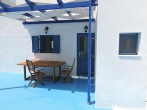 Jorgos studios Milos Greece