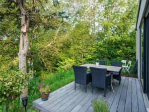 Tranquil Riverside Retreat