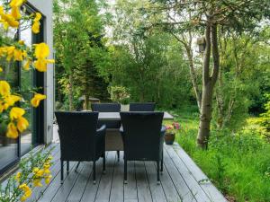 Tranquil Riverside Retreat