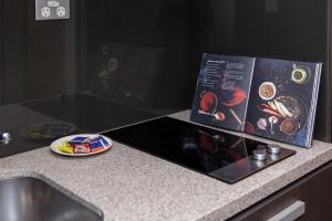 Modern Nomads Comfort Urban Lifestyle - Studio by QV Market