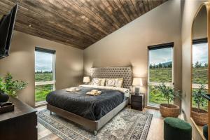 Luxury Log Home with a Hot Tub