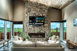 Luxury Log Home with a Hot Tub