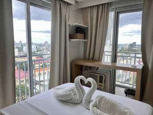 BaseLine Residences 1-Bedroom 10E Internet Netflix